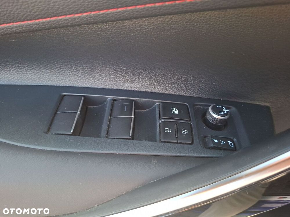 Toyota Corolla 2.0 Hybrid GR Sport Dynamic - 23