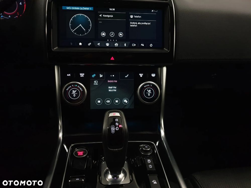 Jaguar XE 2.0 D180 SE - 25