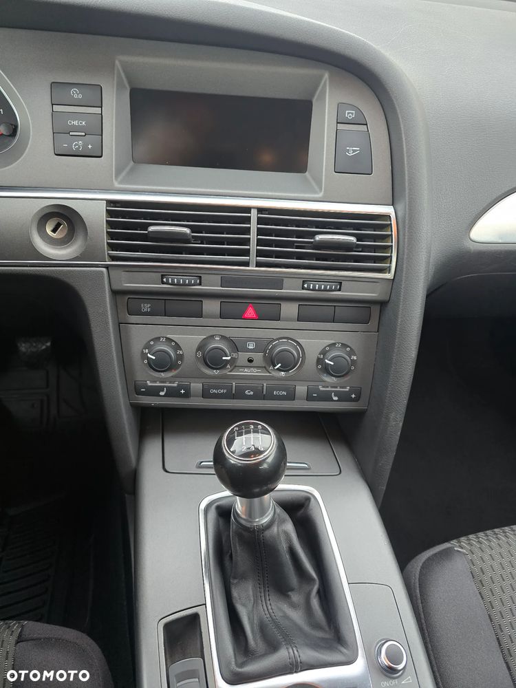 Audi A6 Avant 2.4 - 16