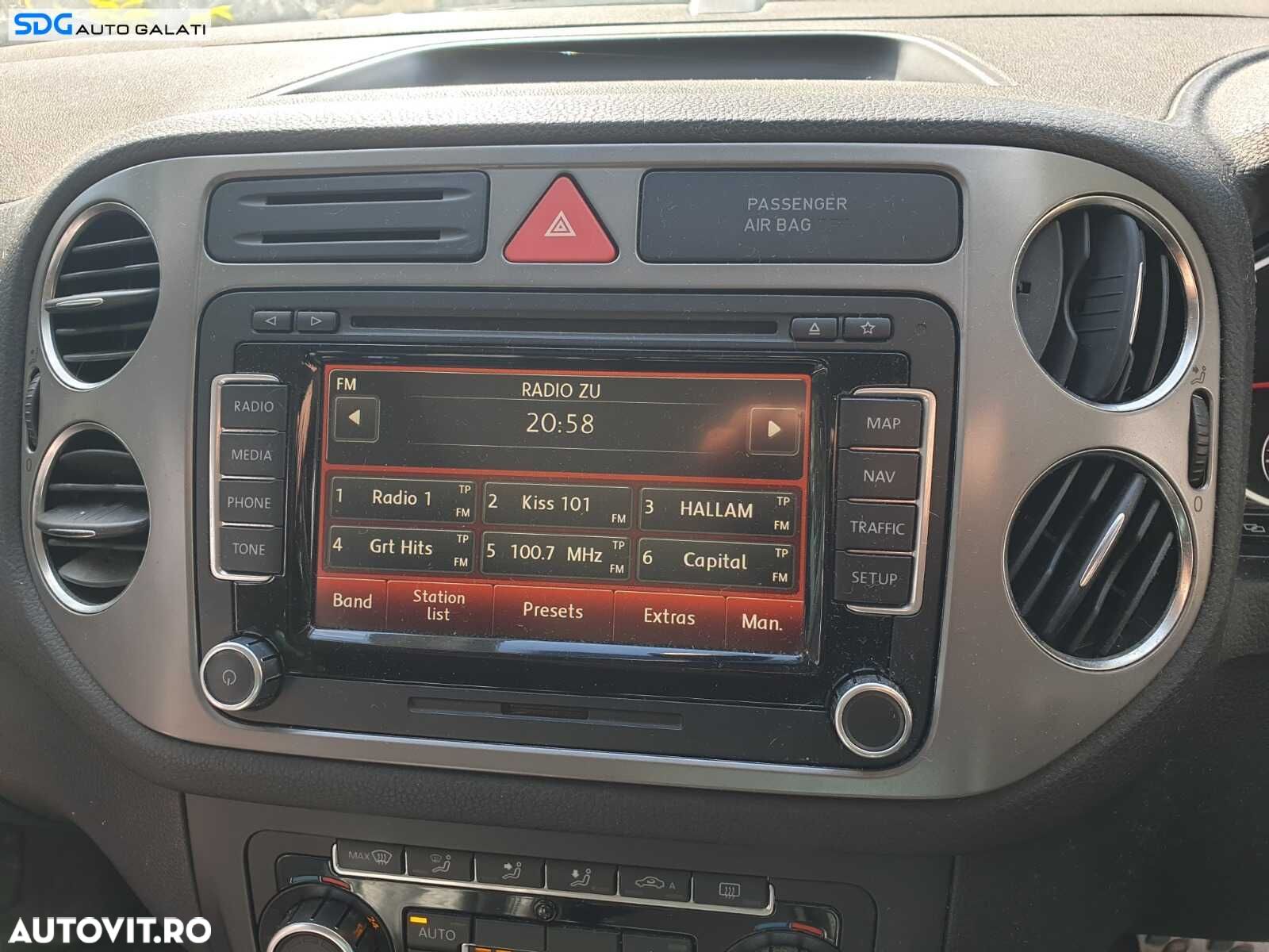 Navigatie Radio CD Player Volkswagen Passat B7 2010 - 2015 [C9074] - 1