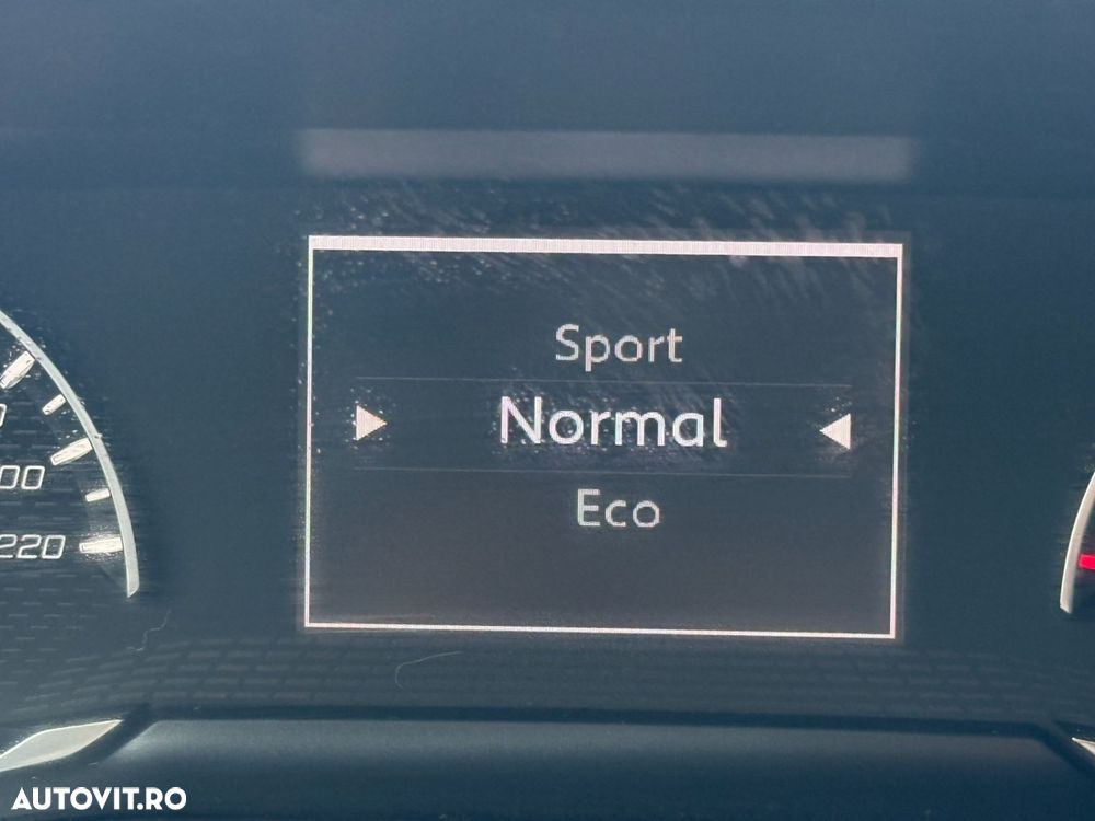 Peugeot 2008 1.2L PureTech 130 S&S EAT8 Allure - 24
