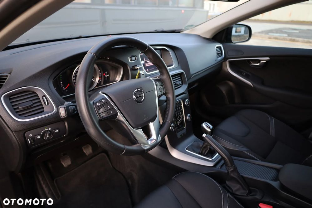 Volvo V40 T2 Linje Svart - 28