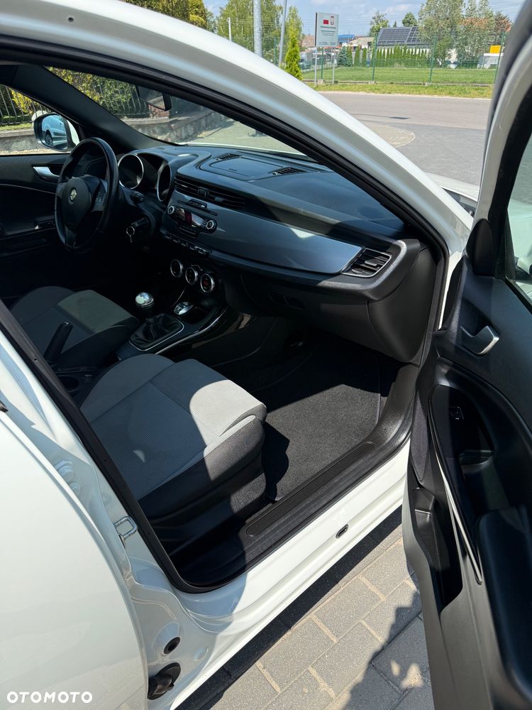 Alfa Romeo Giulietta 2.0 JTDM Distinctive - 8