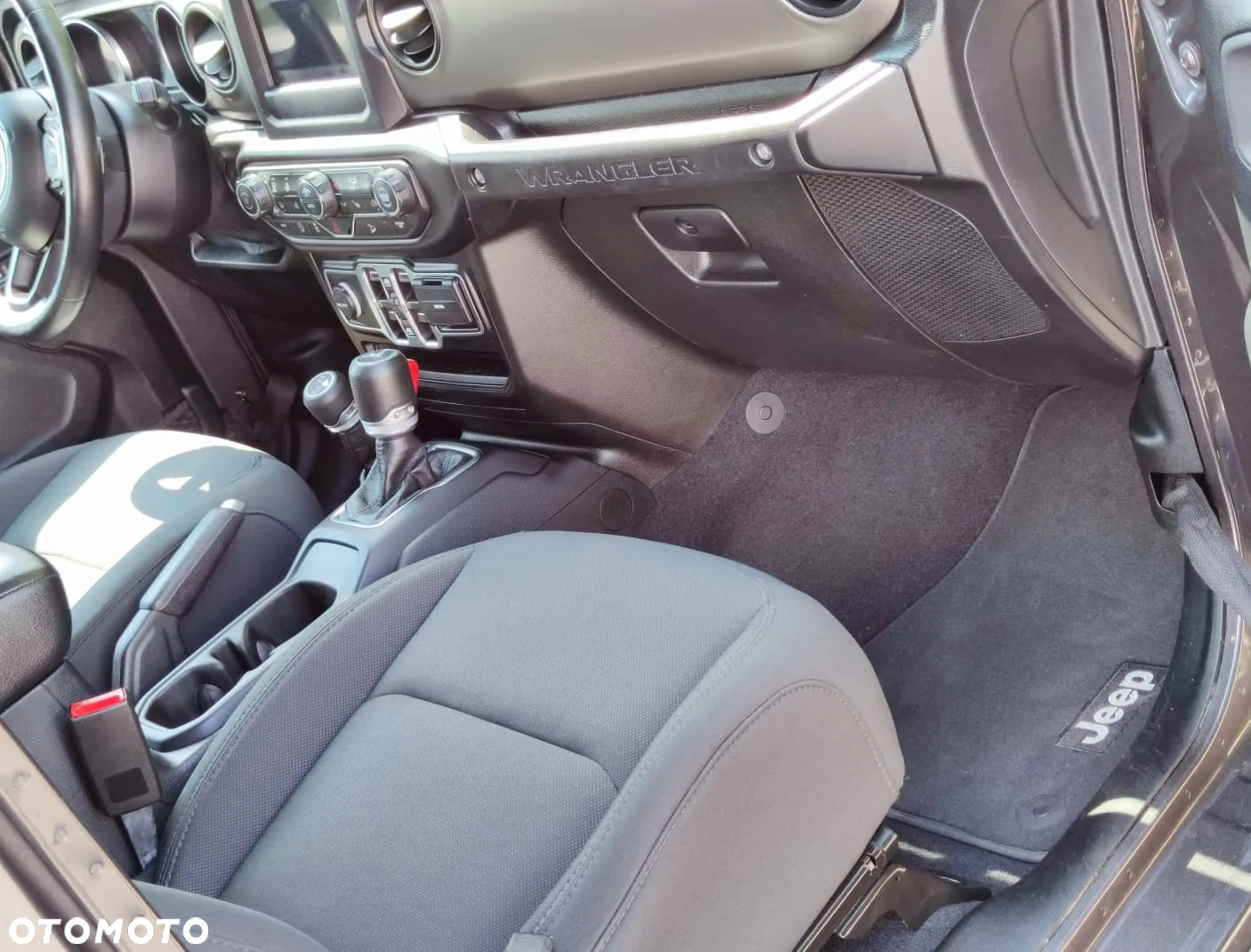 Jeep Wrangler Unlimited GME 2.0 Turbo Sahara - 32