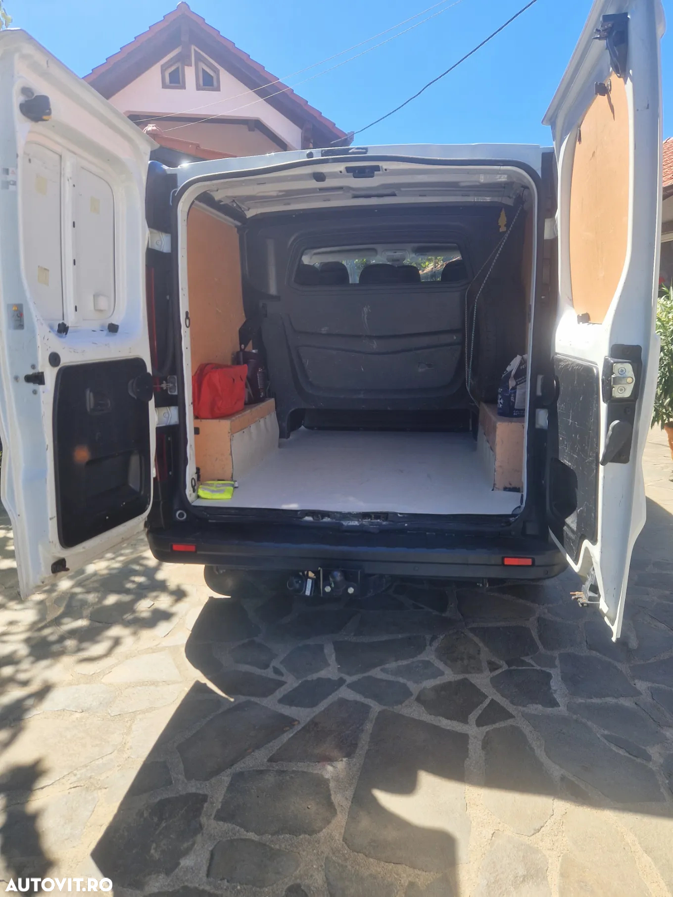 Opel Vivaro - 8
