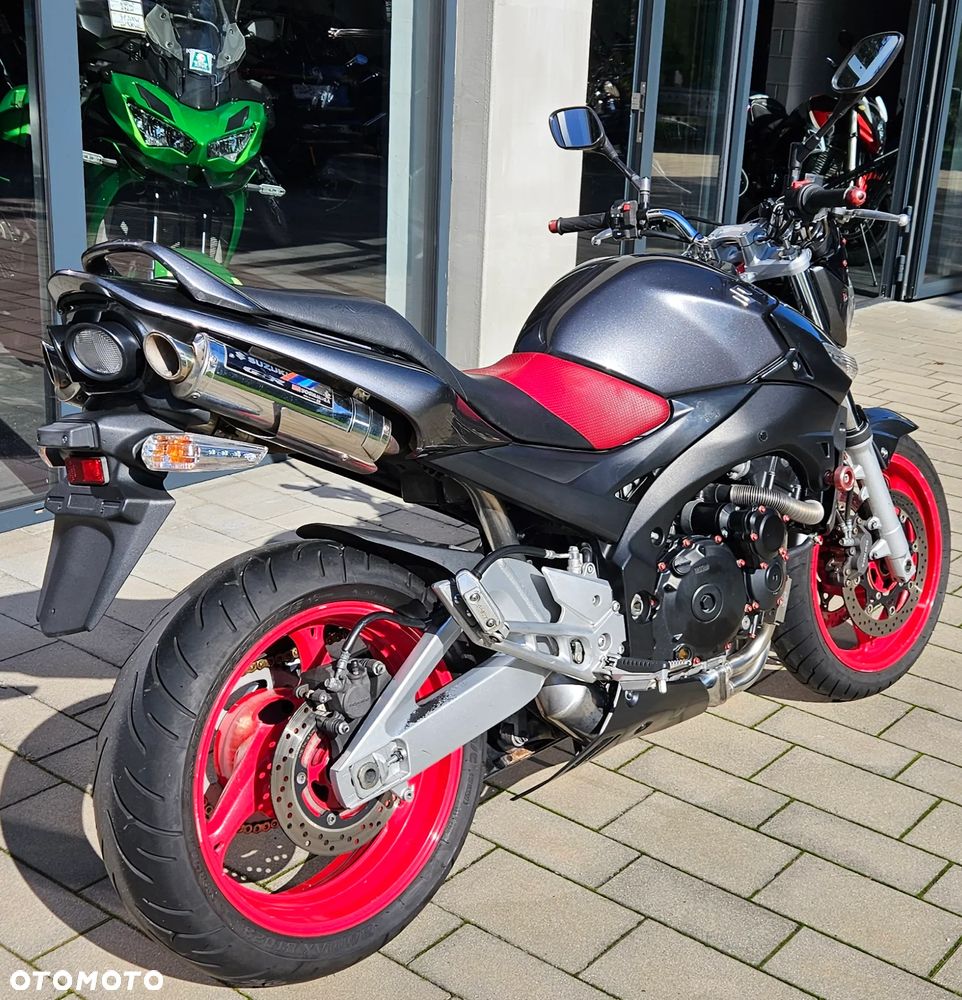 Suzuki GSR - 18