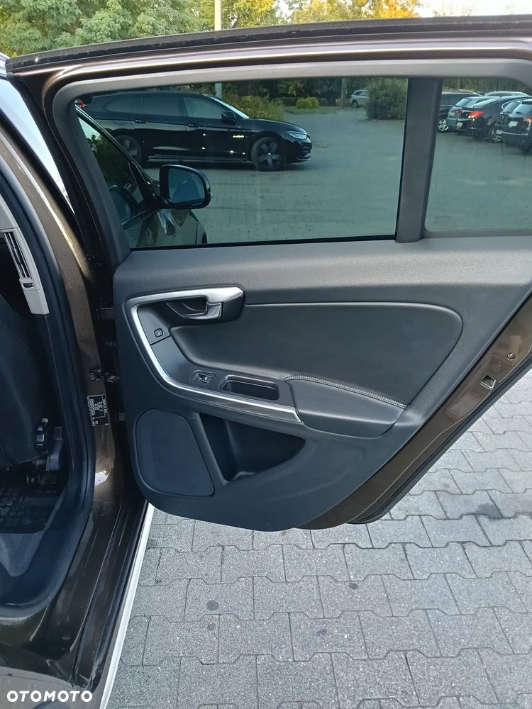 Volvo V60 Cross Country D3 Drive-E Momentum - 24