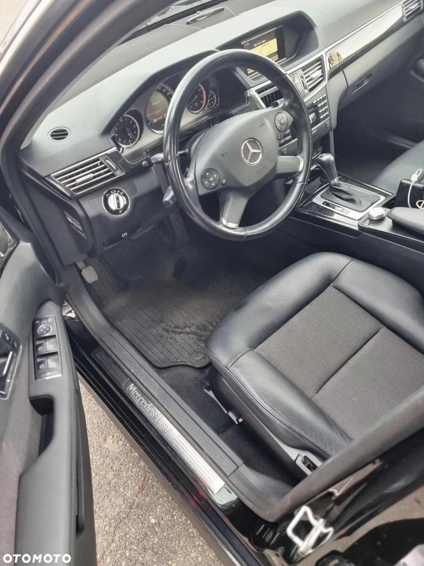 Mercedes-Benz Klasa E 200 CGI BlueEFFICIENCY Automatik Avantgarde - 11