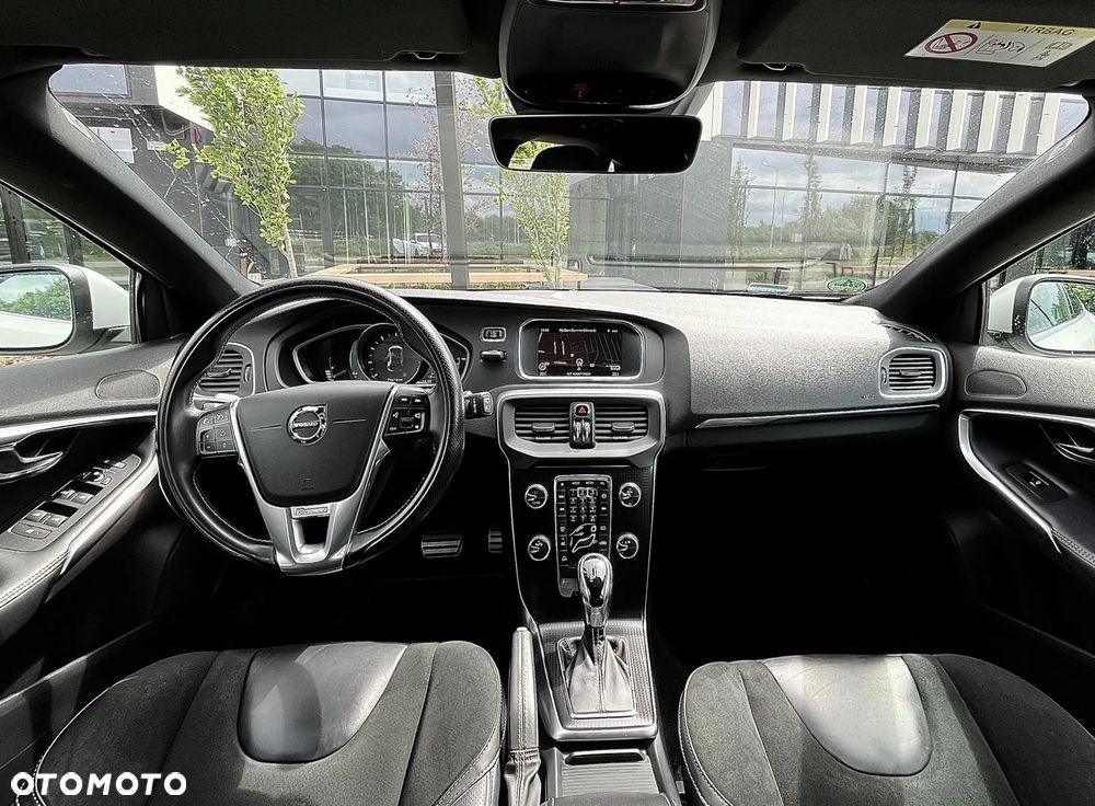 Volvo V40 T3 Drive-E R-Design Momentum - 6