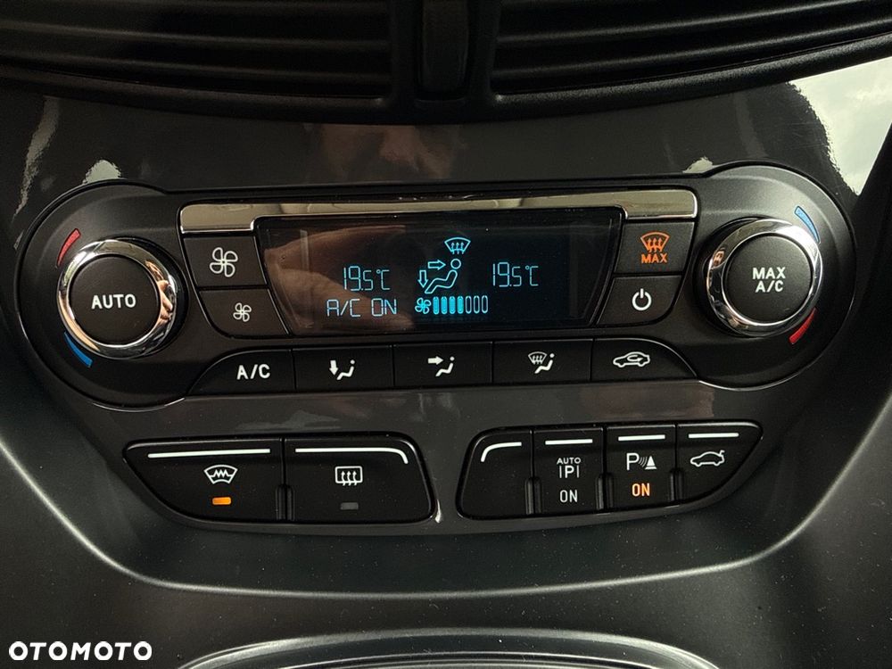Ford Kuga 2.0 TDCi 4x4 Titanium - 27