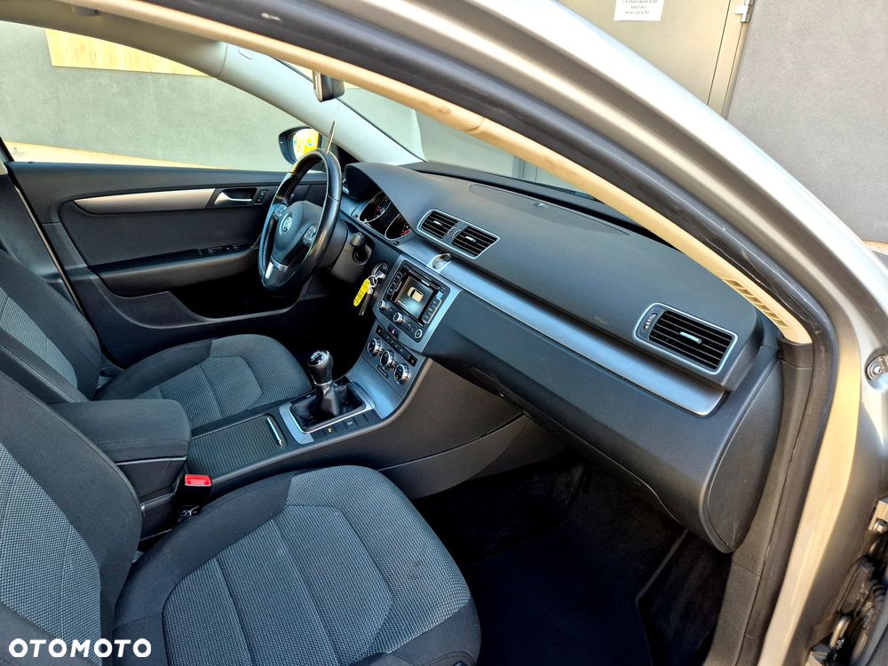 Volkswagen Passat 1.6 TDI BlueMotion Technology Comfortline - 35