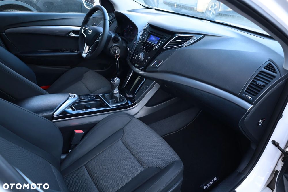 Hyundai i40 Kombi blue 1.6 Family - 13