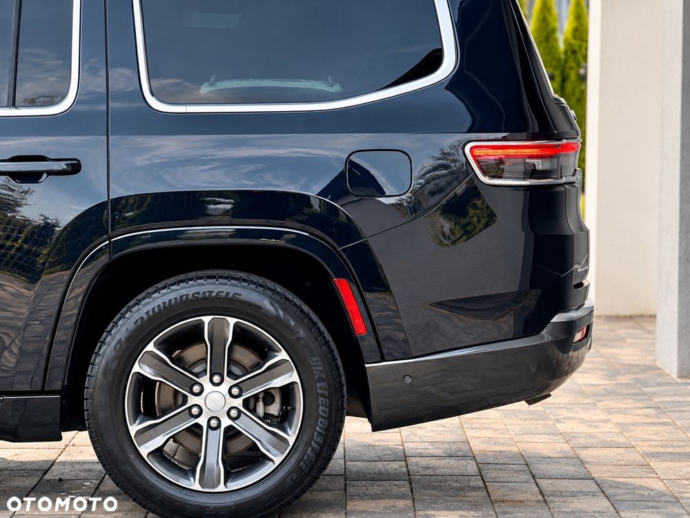 Jeep Grand Wagoneer - 5