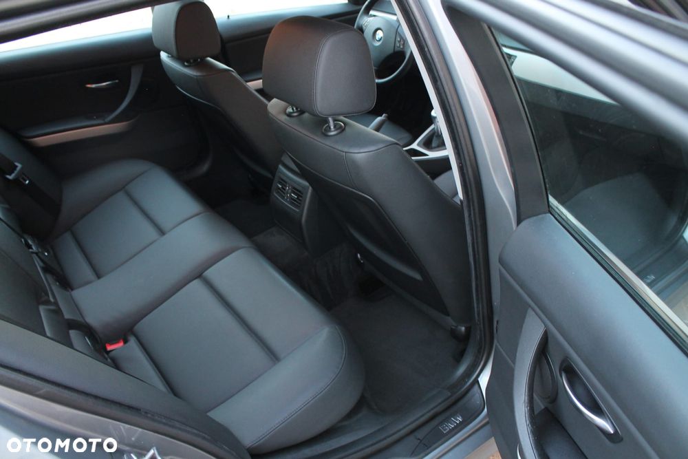 BMW Seria 3 318d DPF Edition Exclusive - 29