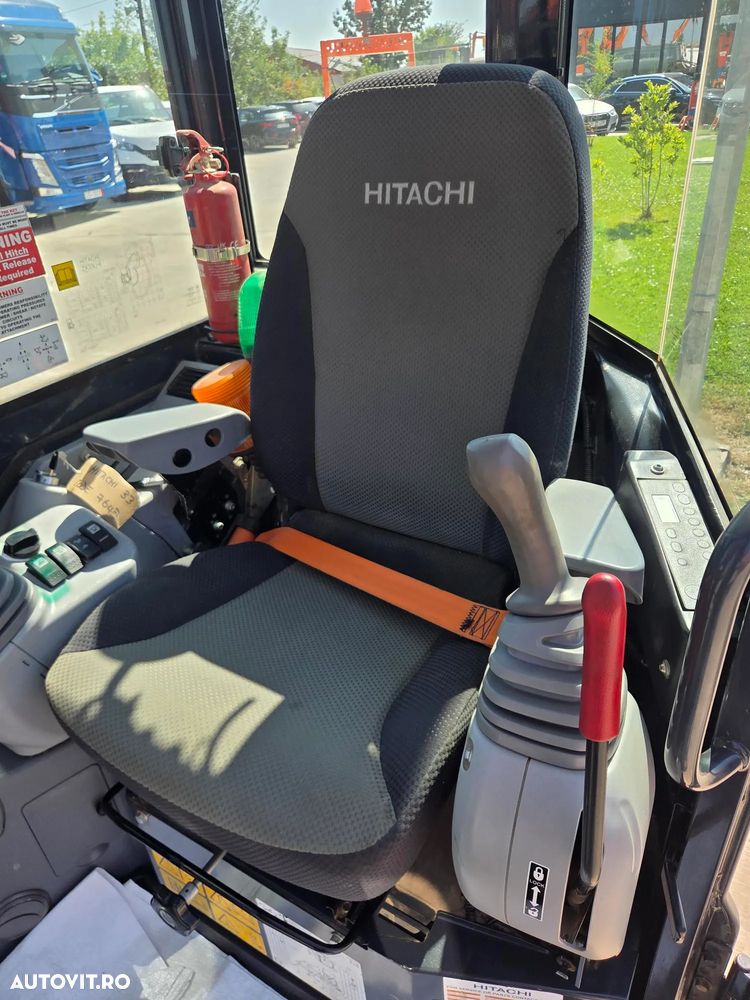 Hitachi ZX33U-6, 2023, 1.905 ore, Masa operationala 3,7 tone, CUPLA RAPIDA HIDRAULICA si 3 CUPE NOI, Lama nivelare, ad sapare 3,5m, latime 1,55m, aer conditionat, antifurt, inst picon, ridica 2,7t, posibil leasing 4 ani, PROMOTIE 36.900 EUR+Tva - 22