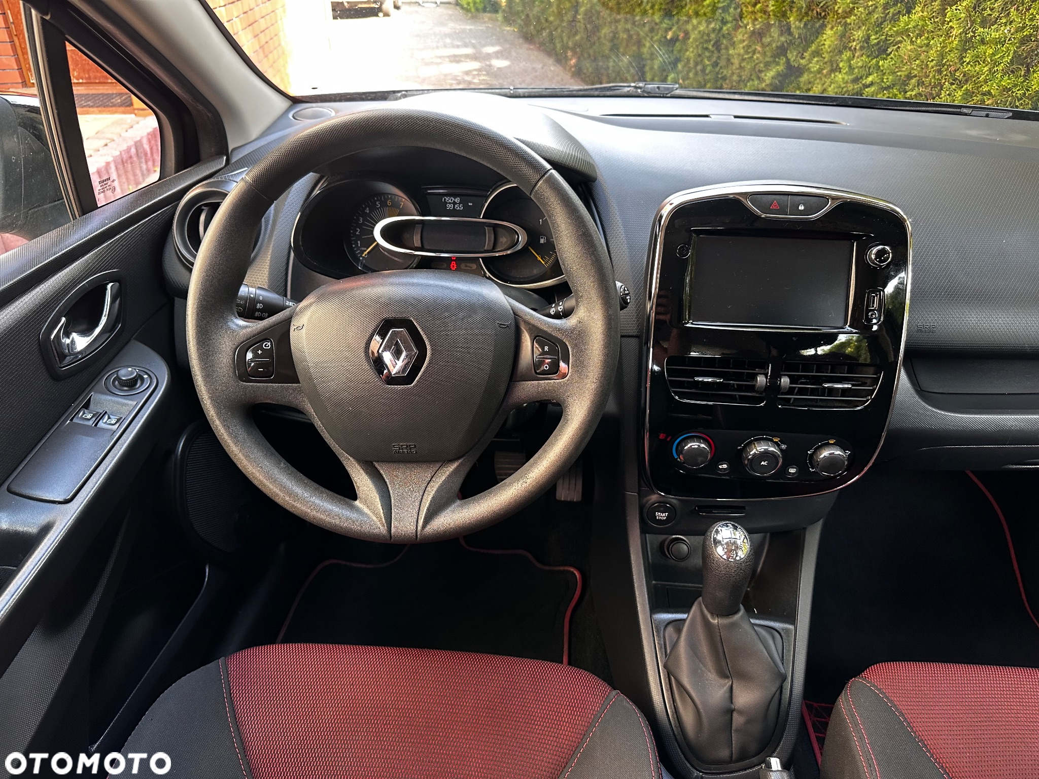 Renault Clio - 36