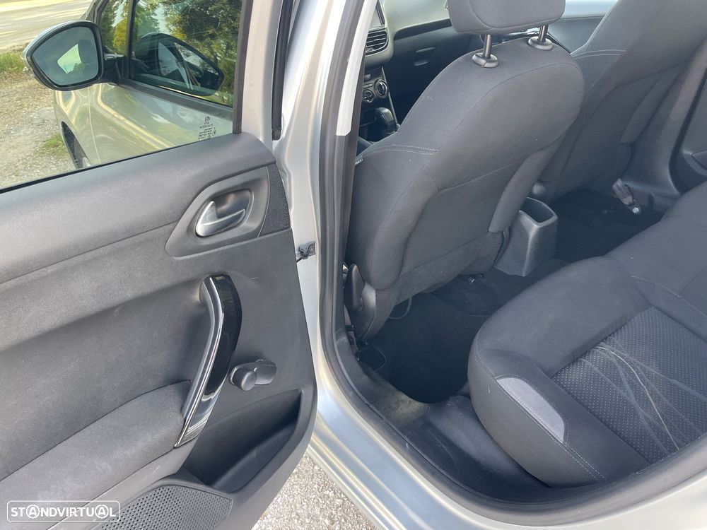 Peugeot 208 1.2 VTi Active - 17