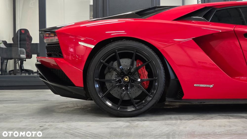 Lamborghini Aventador - 12