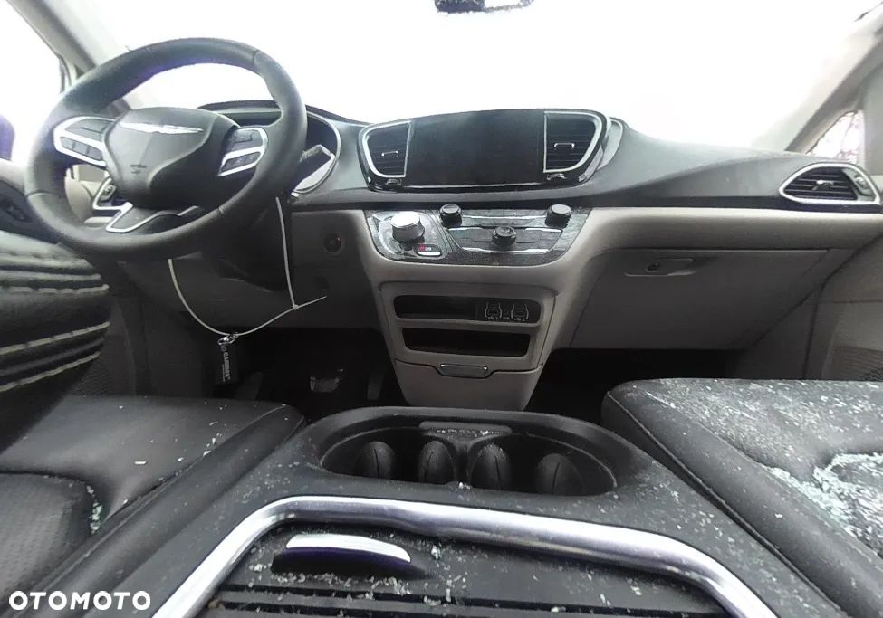 Chrysler Pacifica - 17