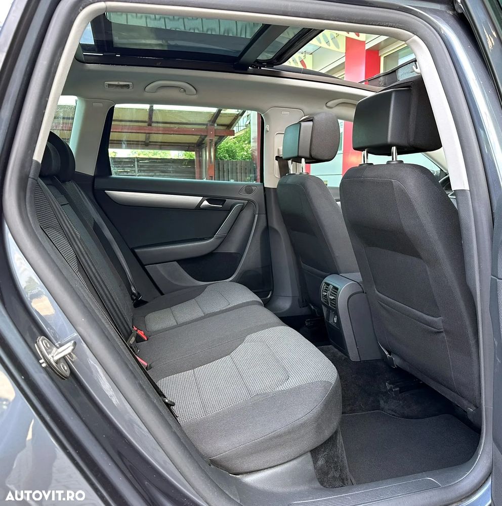 Volkswagen Passat - 33