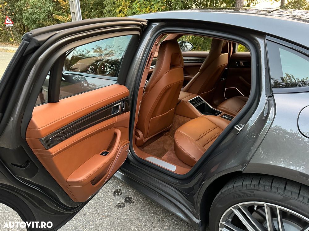 Porsche Panamera 4 E-Hybrid - 16