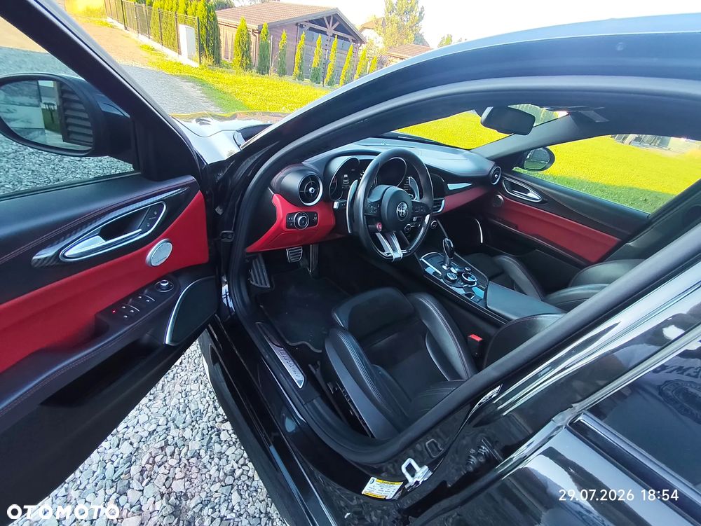 Alfa Romeo Giulia 2.9 V6 Bi-Turbo AT8 Quadrifoglio - 17