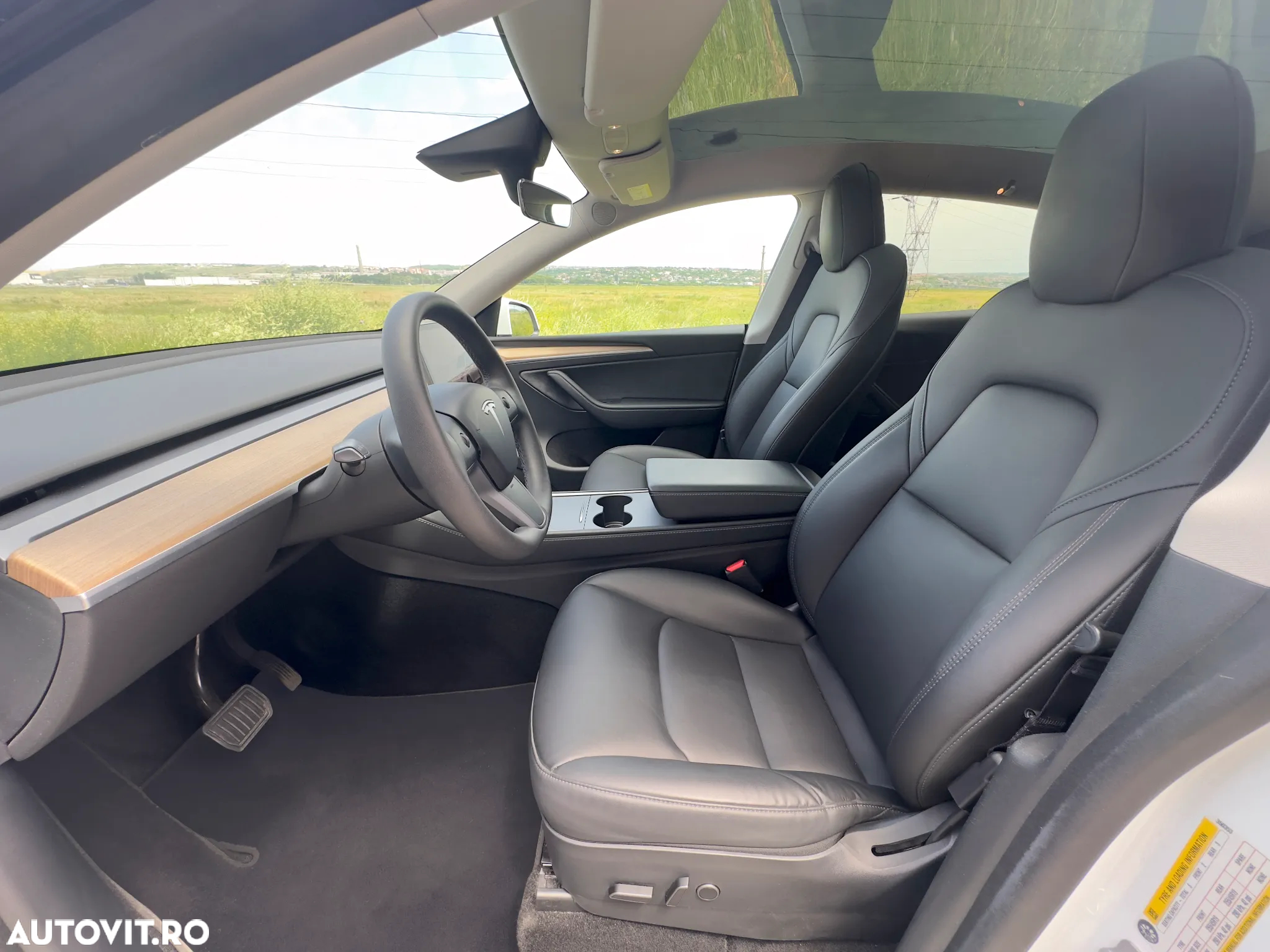 Tesla Model Y Long Range Dual Motor AWD - 11