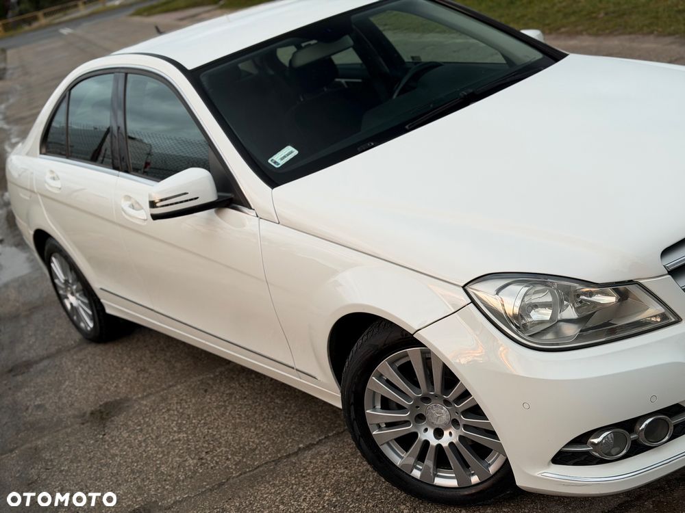 Mercedes-Benz Klasa C 180 CGI BlueEff Elegance - 13