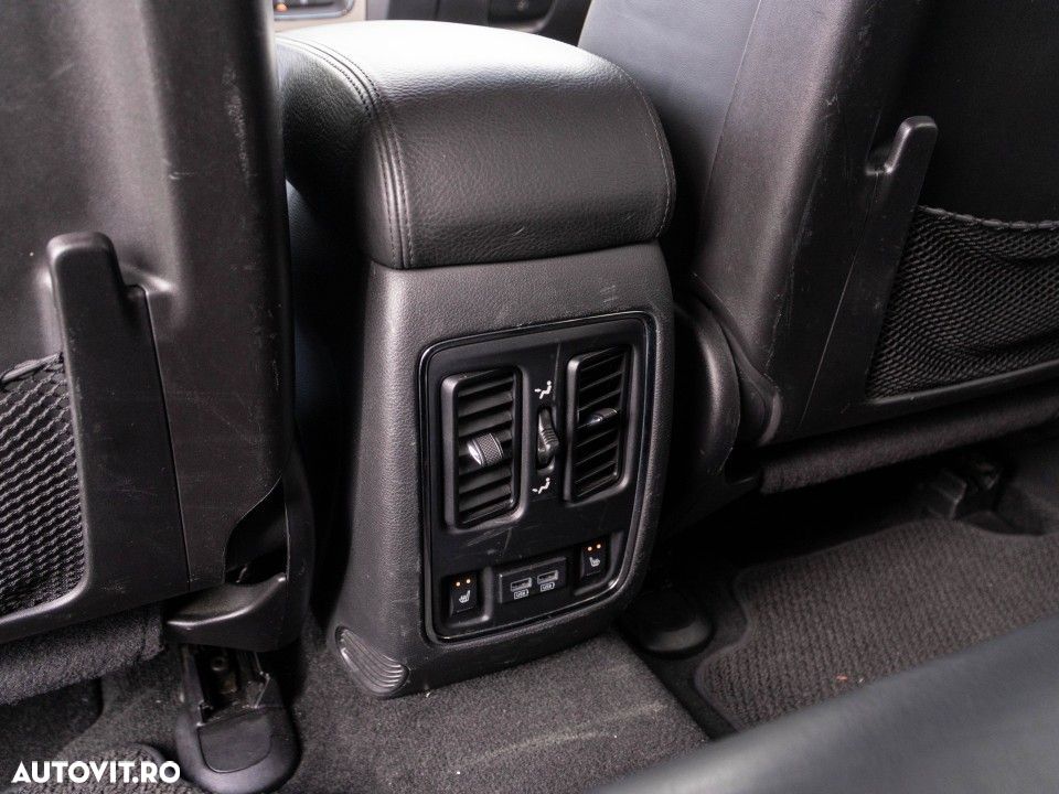 Jeep Grand Cherokee - 30