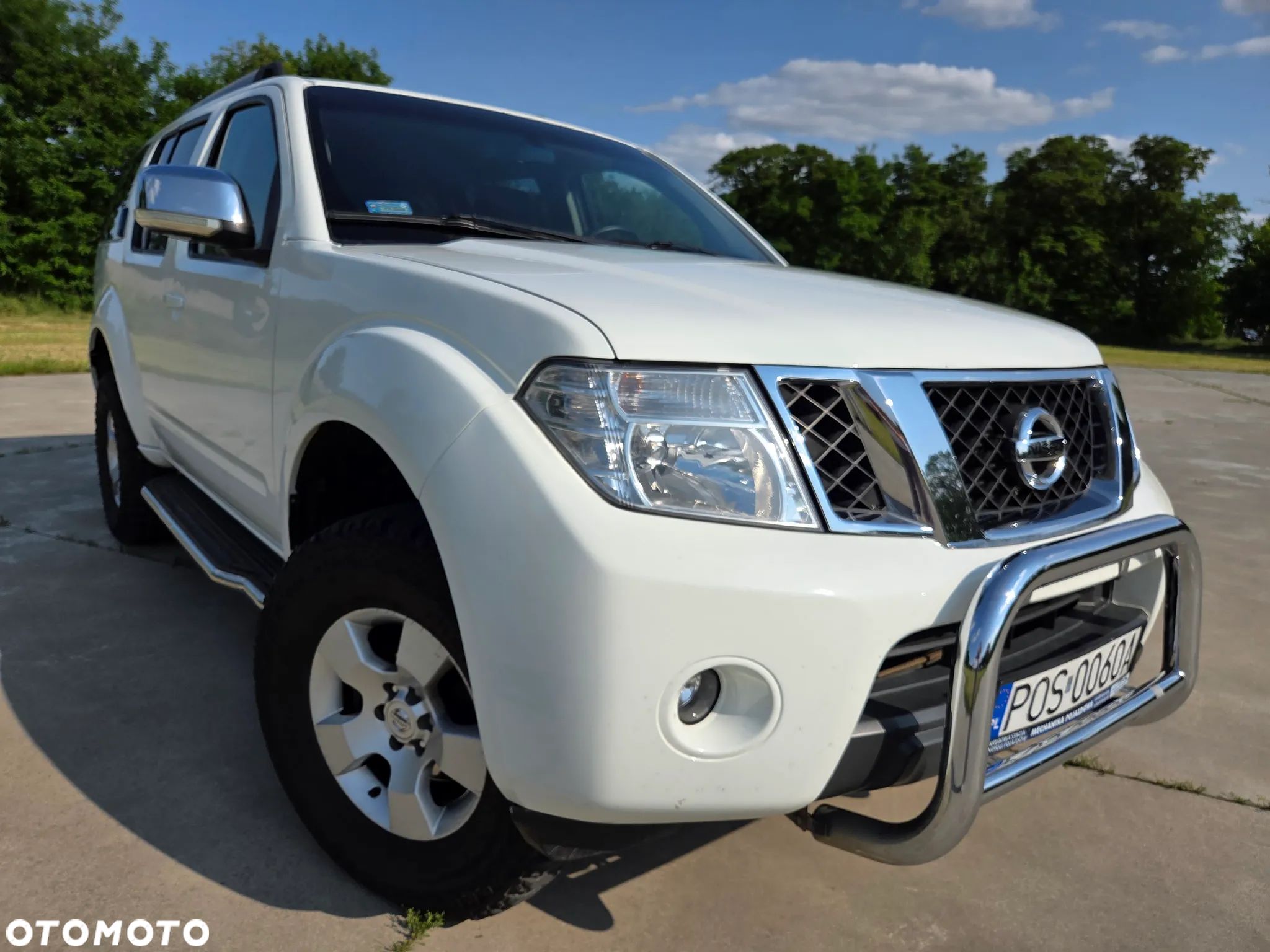 Nissan Pathfinder - 1