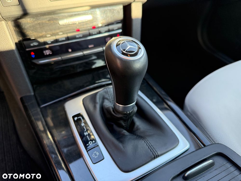Mercedes-Benz Klasa E 220 CDI DPF BlueEFFICIENCY Automatik Avantgarde - 24