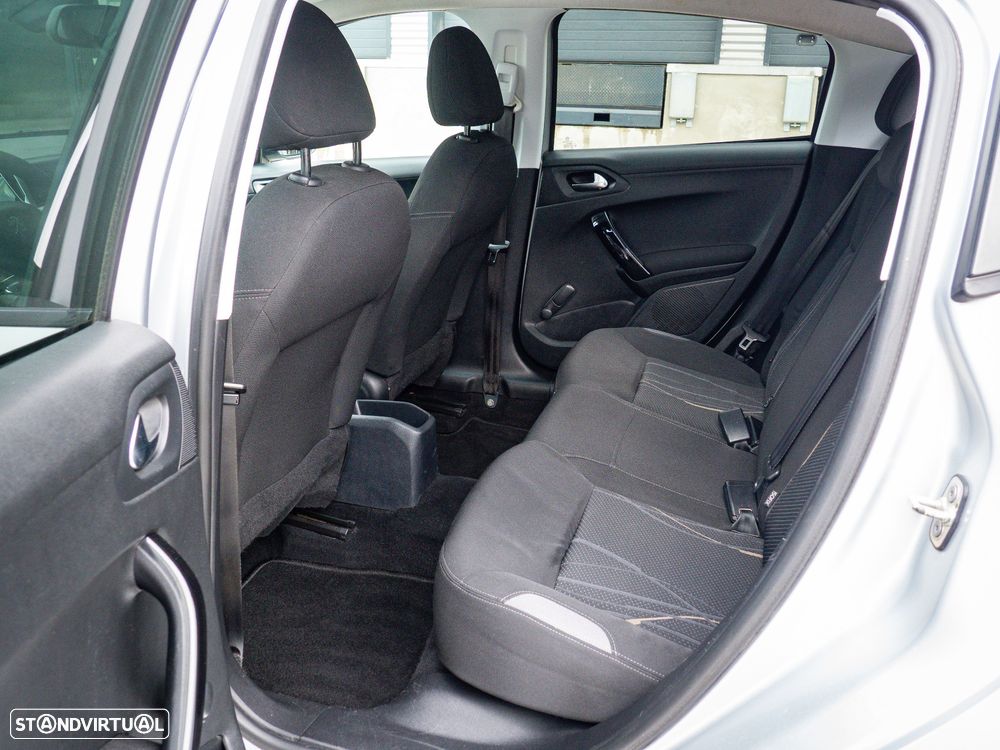 Peugeot 208 1.4 HDi SE Style - 30