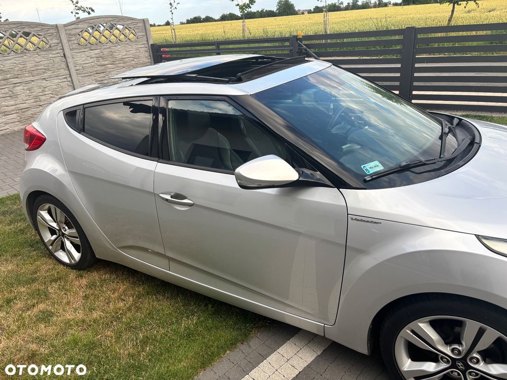 Hyundai Veloster - 12
