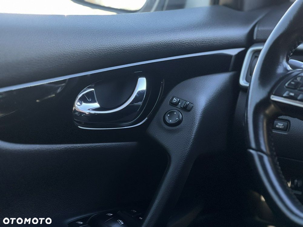Nissan Qashqai 1.3 DIG-T N-Connecta EU6d - 25