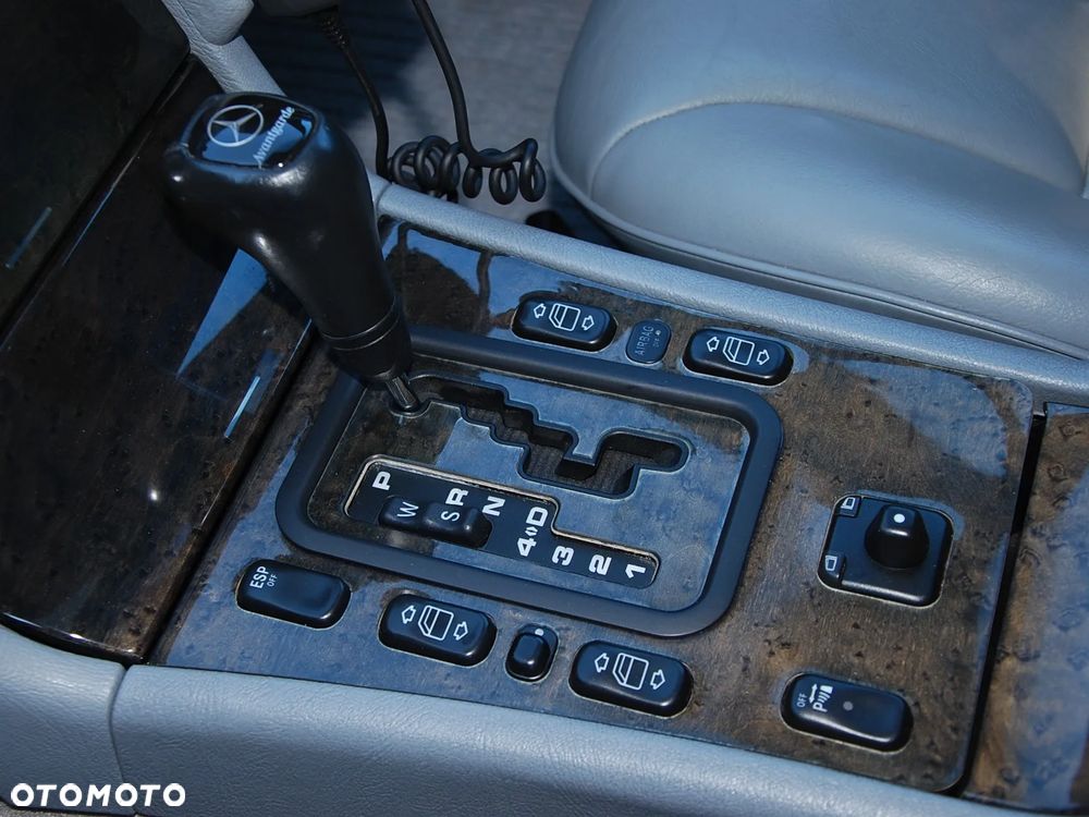 Mercedes-Benz Klasa E 320 T 4-Matic Avantgarde - 39