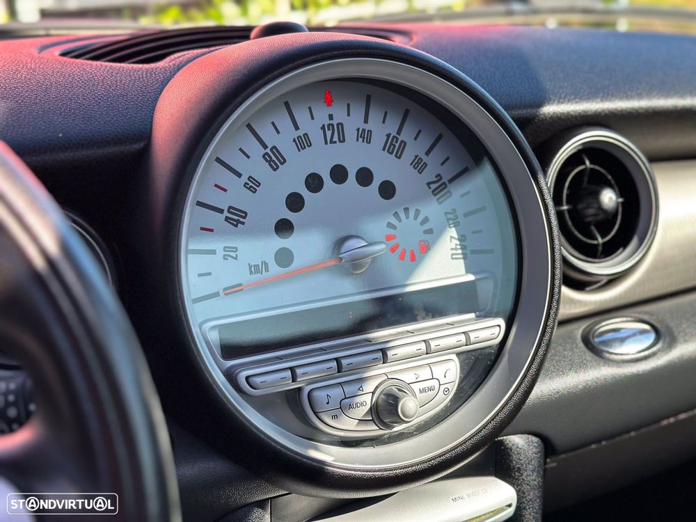 MINI 3 Portas Cooper D - 16