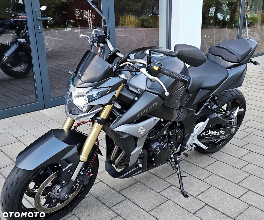 Suzuki GSR