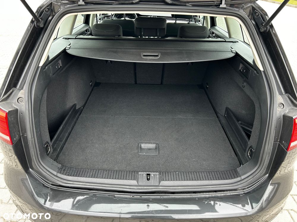Volkswagen Passat Variant 1.6 TDI SCR DSG Business - 19