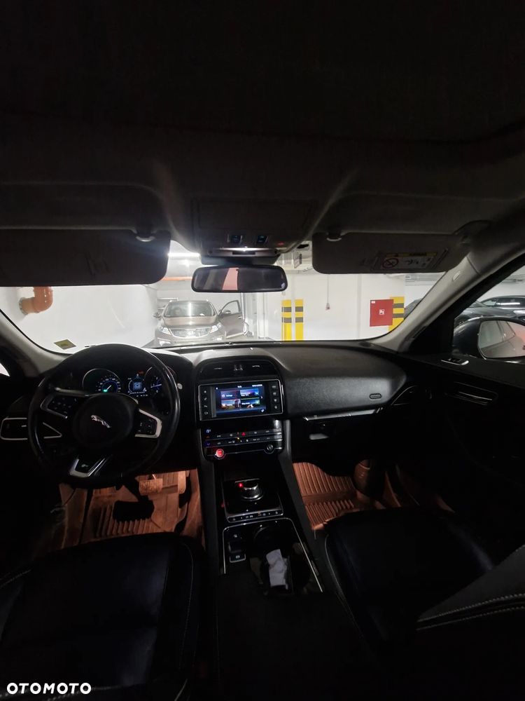 Jaguar F-Pace 20d AWD R-Sport - 11