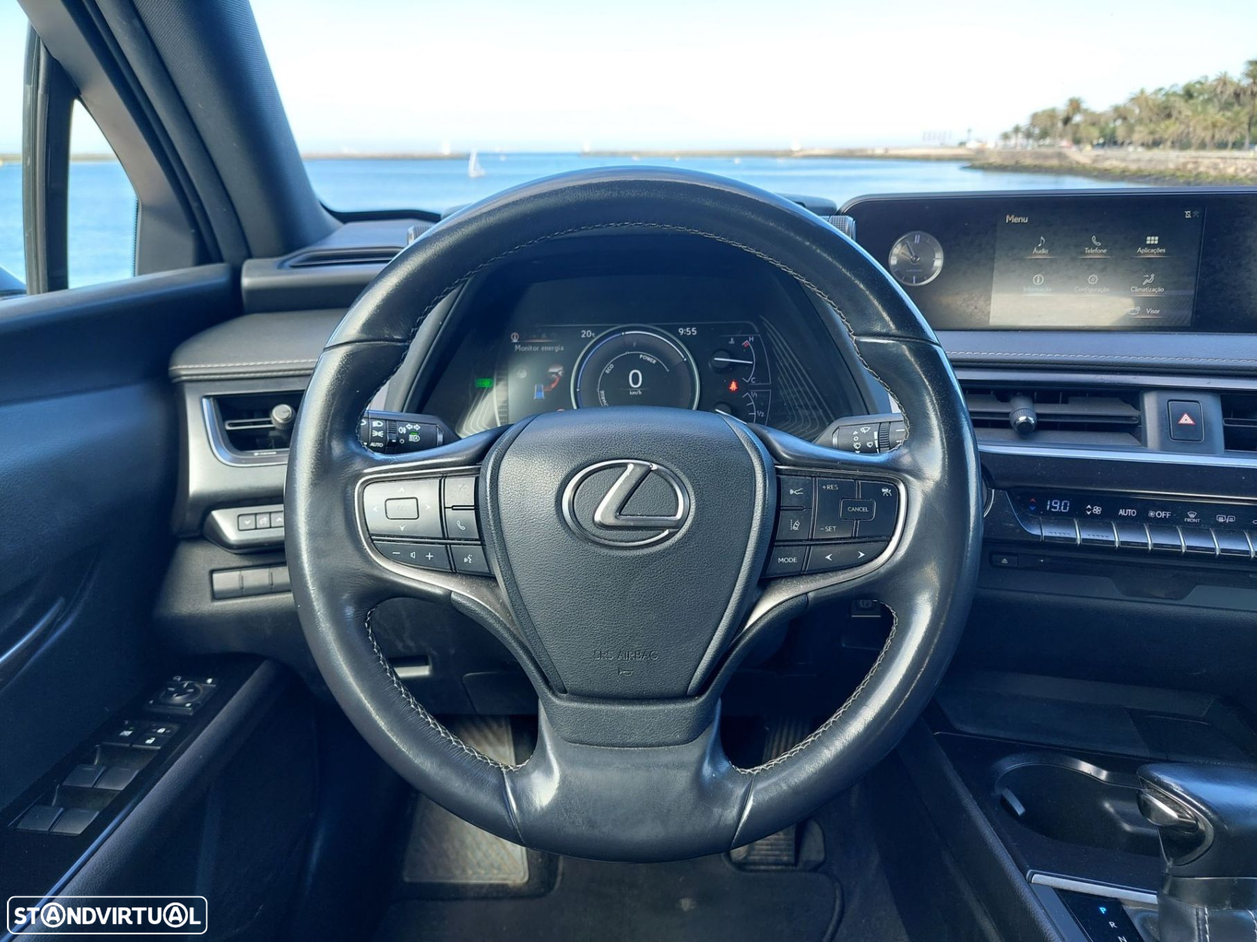 Lexus UX 250h Business - 12