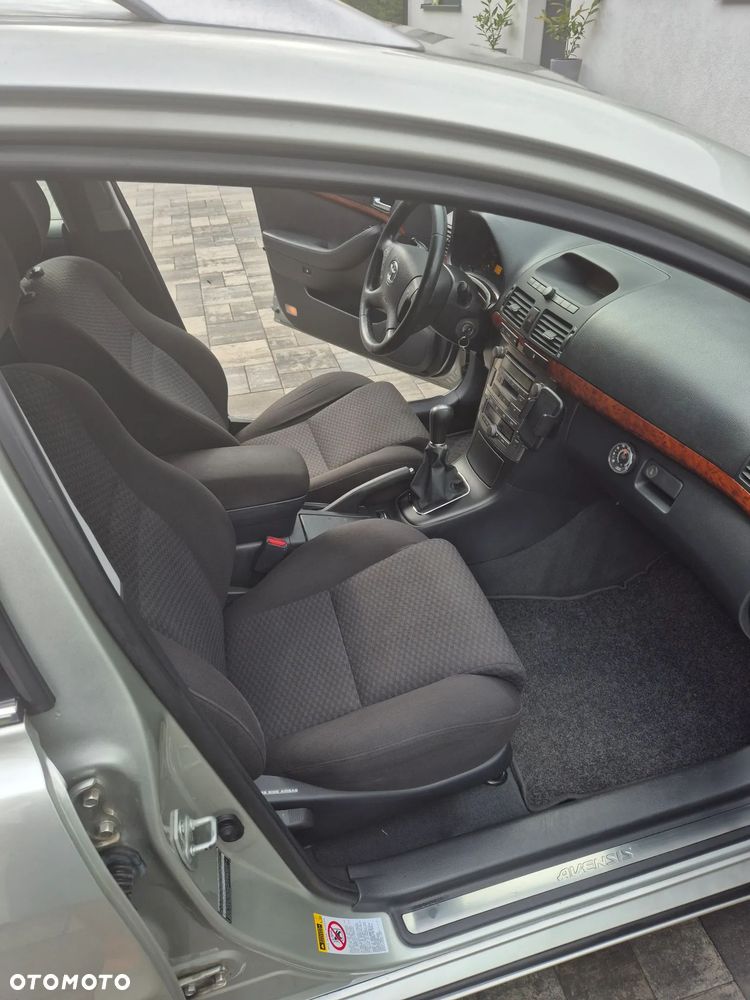 Toyota Avensis 1.8 VVT-i Terra Plus - 13