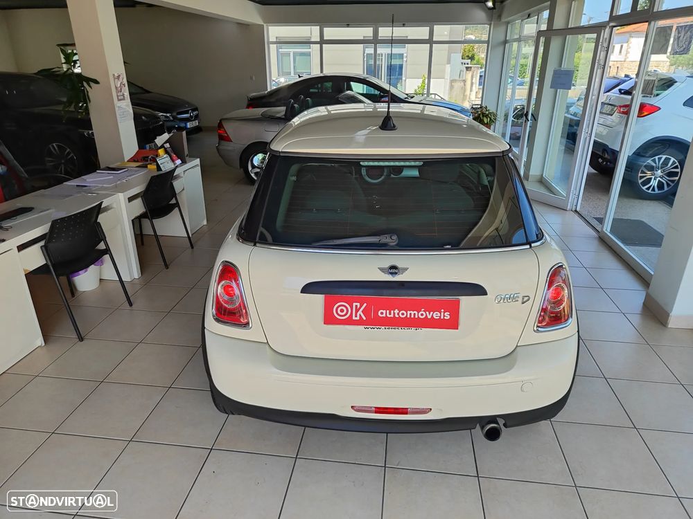 MINI 3 Portas One D - 11