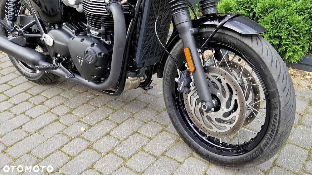 Triumph Bonneville - 12