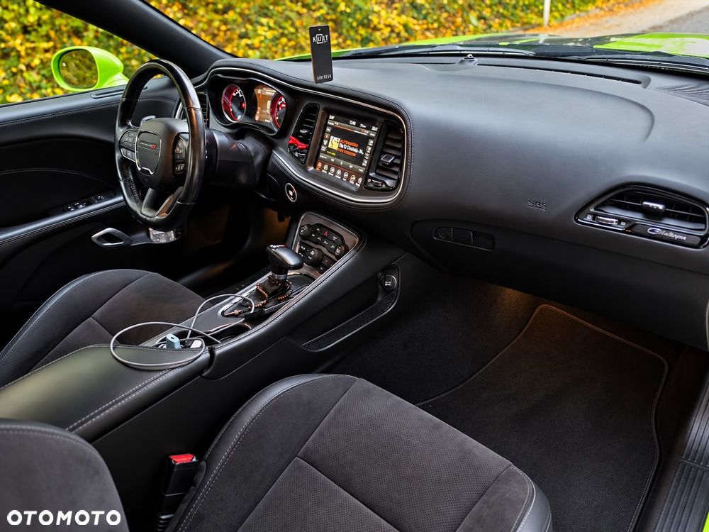 Dodge Challenger - 8