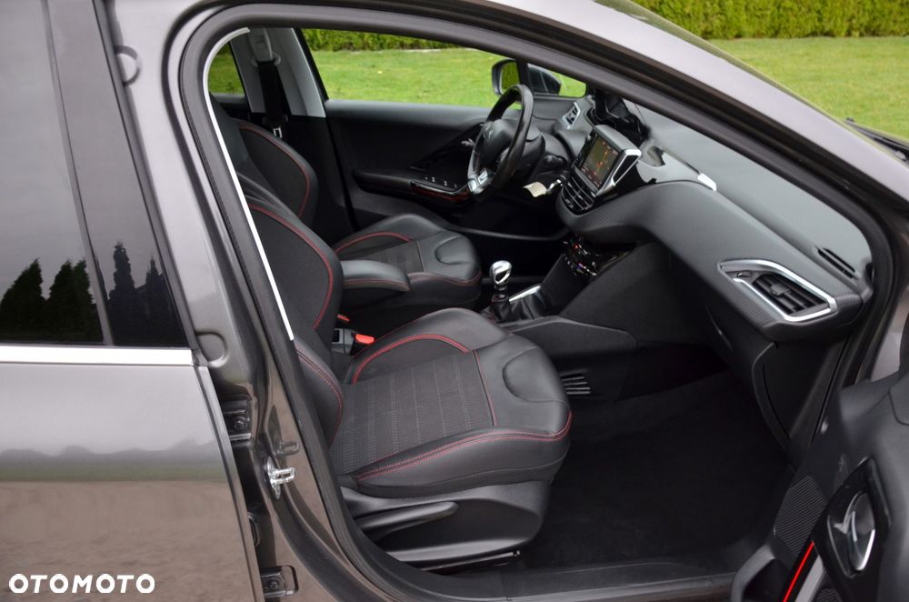 Peugeot 208 - 11