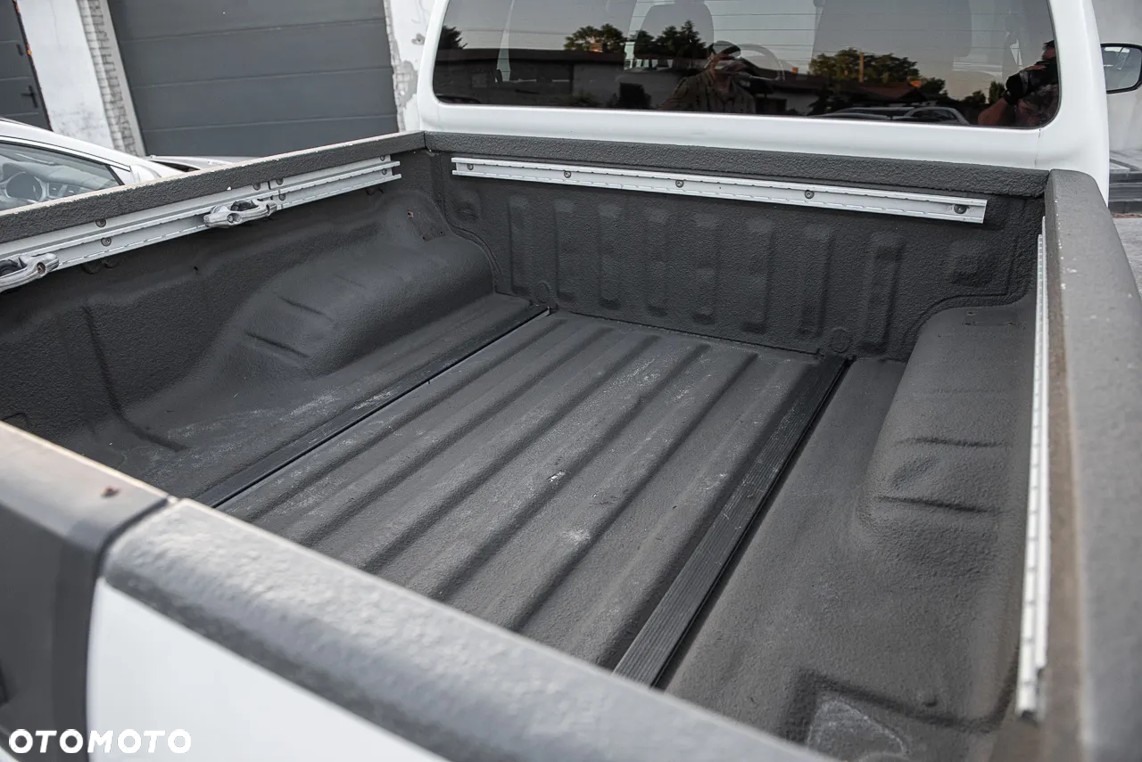 Nissan Navara 3.0 D V6 - 25