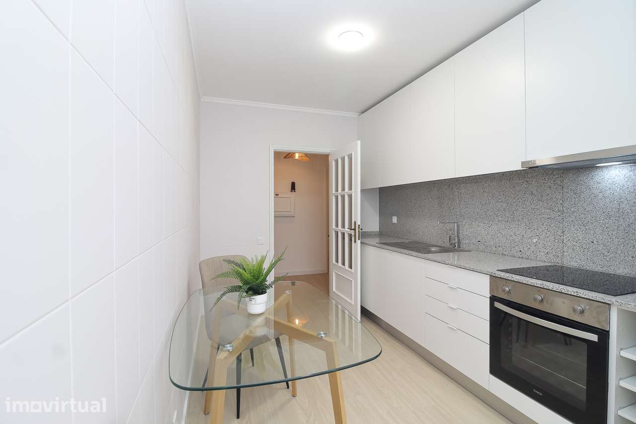 T2 Renovado com Garagem Box | Nogueira da Maia - Grande imagem: 2/19