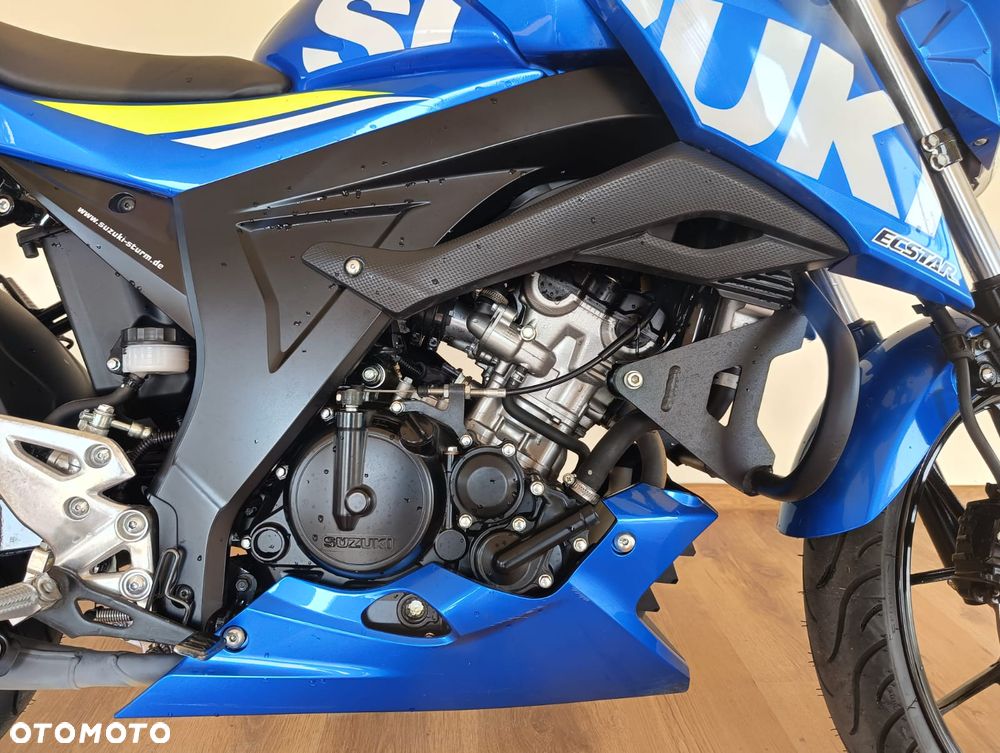 Suzuki GSX - 12