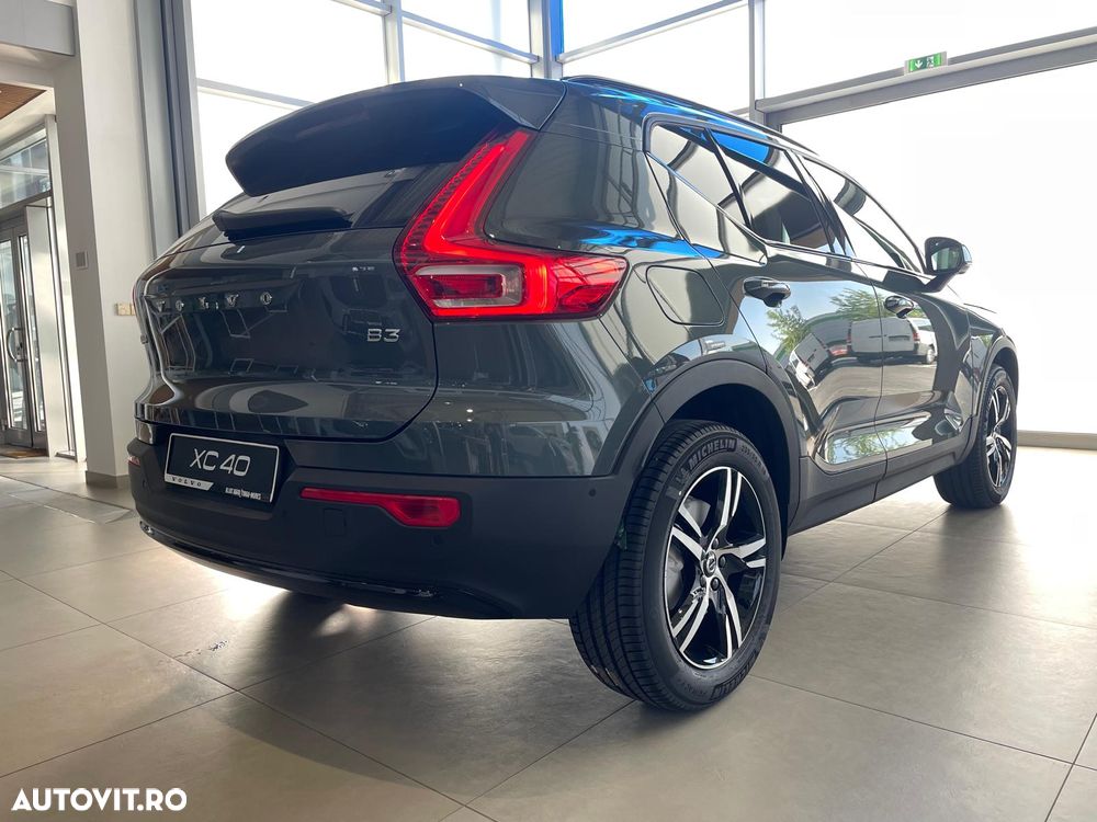 Volvo XC 40 B3 AT FWD MHEV Plus Dark - 5
