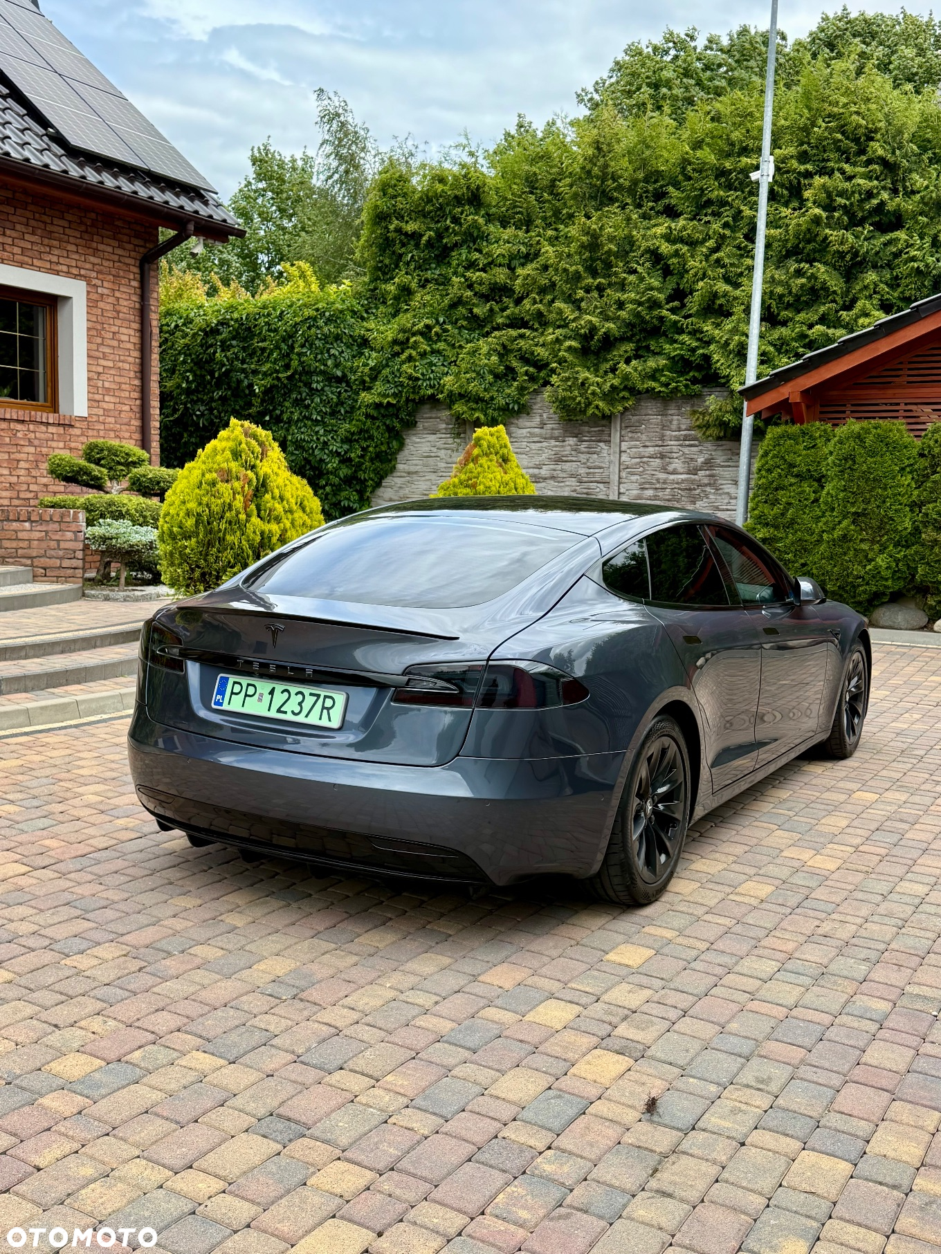 Tesla Model S - 6